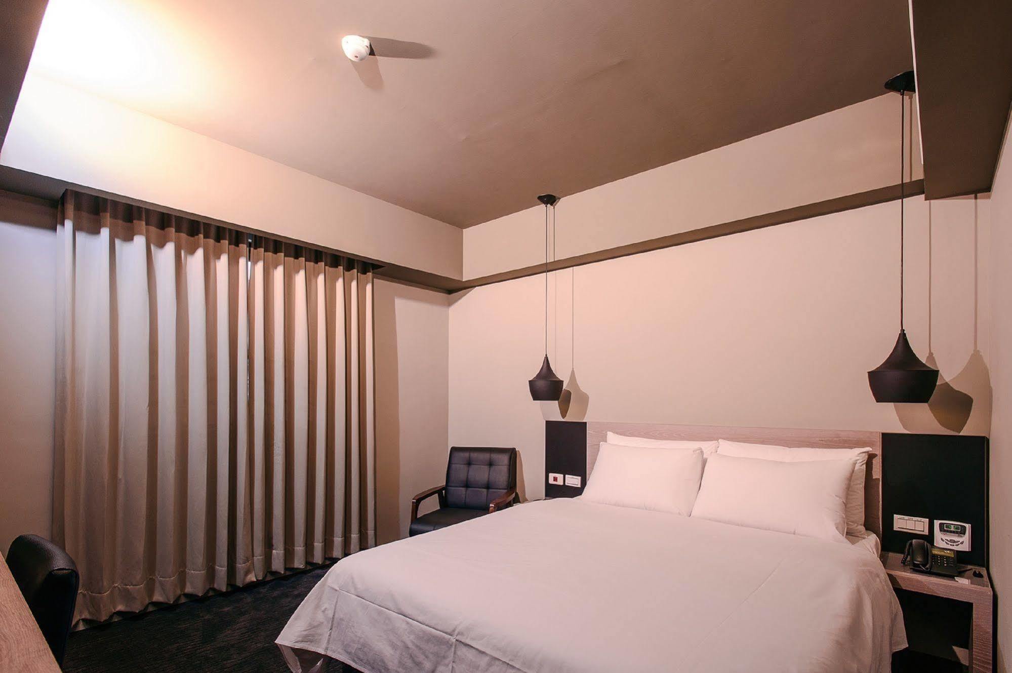 Kiwi Express Hotel - Jiuru Rd Kaohsiung Exterior foto